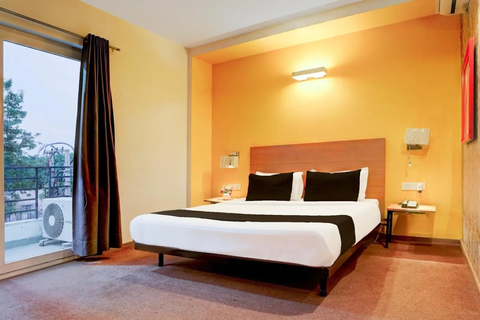 Hotel Grand Cozy Cave New Delhi